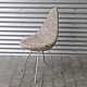 Kinnerup Antik 
& Porcelæn 
præsenterer: 
Arne 
Jacobsen stol
3110
Dråben
88,5 cm