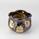 Kinnerup Antik 
& Porcelæn 
præsenterer: 
Kähler 
vase
Lyse blomster
9 cm