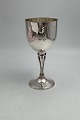 Danam Antik 
præsenterer: 
Engelsk 
Sterling Sølv 
Vinkrus Kopi af 
Georg Jensen 
No. 532