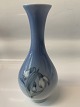 Lyngby vase med 
blomstermotiv
Højde 13 cm