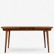 Roxy Klassik 
præsenterer: 
Hans J. 
Wegner / 
Andreas Tuck.
AT 312 - 
Spisebord i 
patineret 
egetræ med 
hollands ...