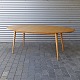 Kinnerup Antik 
& Porcelæn 
præsenterer: 

Nissen & 
Gehl bord
GM 9900 Oval 
point
Eg
200 cm