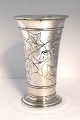Lundin Antique 
præsenterer: 

K. 
Tømmerup, 
København 
(K.T.). Sølv 
vase med 
blomster motiv 
(830). Højde 
18,5 cm. ...