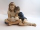 Royal Copenhagen. Porcelænsfigur. Børn der læser. Model 4670. Længde 19,5 cm. 
Højde 13,5 cm.(1 sortering)