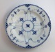 Lundin Antique 
præsenterer: 

Royal 
Copenhagen. 
Musselmalet, 
halvblonde. 
Middagstallerken.
 Model 571. 
Diameter 25 ...