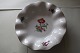 ViKaLi 
præsenterer: 

Royal 
Copenhagen (RC)
Af porcelæn
Lille skål 
m/bølgekant og 
guldkant
1. sortering
Diam: ...