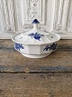 Karstens Antik 
præsenterer: 

Royal 
Copenhagen, 
Kantet Blå 
Blomst lågfad 
no. 8535