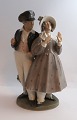 Lundin Antique 
præsenterer: 

Royal 
Copenhagen. 
Porcelænsfigur. 
Hans & Trine. 
Model 1783. 
Højde 24 cm. (2 
sortering)