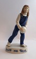Lundin Antique 
præsenterer: 

Bing & 
Grøndahl. 
Porcelænsfigur. 
Pige med bold. 
Årsfigur 1982. 
Højde 22 cm. (1 
...