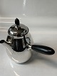 Antik Huset 
præsenterer: 

Georg 
Jensen 
sterlingsølv 
kaffekande.
Kaffekande No 
80 A .
