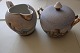 ViKaLi 
præsenterer: 

Smukt og 
sjældent sukker 
- fløde sæt af 
porcelæn
Sukkerskål med 
låg og 
flødekande
Fra "T" ...