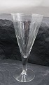 Antikkram 
præsenterer: 

Clausholm 
glasservice fra 
Holmegård. 
Rødvinsglas 
18,5cm
