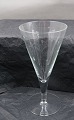 Antikkram 
præsenterer: 

Clausholm 
glasservice fra 
Holmegård. 
Pokaler eller 
store 
rødvinsglas 
20cm