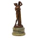 Aabenraa 
Antikvitetshandel 
præsenterer: 

Grand Tour 
souvenir i form 
af bronze 
skulptur 
forestillende 
Venus på ...