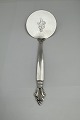 Danam Antik 
præsenterer: 

Georg 
Jensen Sterling 
Sølv Dronning 
Serverings 
Kagespade med 
ornamentik No 
204
