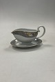Danam Antik 
præsenterer: 

Royal 
Copenhagen Grå 
Magnolia 
Sovseskål No. 
563