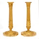 Aabenraa 
Antikvitetshandel 
præsenterer: 

Et par 
lueforgyldte 
Empire bronze 
stager. 
Frankrig ca. år 
1810. H: 28cm