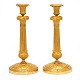 Aabenraa 
Antikvitetshandel 
præsenterer: 

Et par 
lueforgyldte 
Empire bronze 
stager. 
Frankrig ca. år 
1810. H: 30,5cm