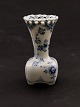 Middelfart 
Antik 
præsenterer: 

Royal 
Copenhagen 
musselmalet 
blomster vase 
1/1161