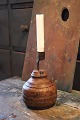 K&Co. 
præsenterer: 

Antik 
svensk 
lysestage fra 
1800 tallet i 
træ 
med lysholder 
i smedejern og 
en fin 
patina...