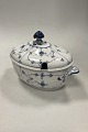 Danam Antik 
præsenterer: 

Royal 
Copenhagen 
Musselmalet 
Riflet oval 
terrin No 214