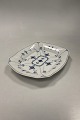 Danam Antik 
præsenterer: 

Royal 
Copenhagen 
Musselmalet 
Riflet Skål No 
359