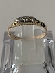Antik Huset 
præsenterer: 

Guldring i 
14 karat guld, 
med tre 
diamanter, 
stemplet EC 
585. 
Ringstørrelse: 
58