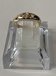 Antik Huset 
præsenterer: 

Guldring i 
14 karat guld, 
med en diamant, 
stemplet 585. 
Ringstørrelse: 
47