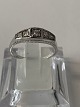 Antik Huset 
præsenterer: 

Diamant 
Damering i 14 
karat hvidguld 
med 5 diamanter
Størrelse 55