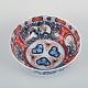 L'Art 
præsenterer: 

Japansk 
Imari-skål med 
polykrom 
dekoration, 
signeret.