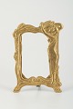L'Art 
præsenterer: 

Elegant 
Art Nouveau 
messingramme 
med 
kvindefigur, 
ca. 1900.