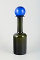L'Art 
præsenterer: 

Otto 
Brauer for 
Holmegaard. 
Stor 
vase/flaske i 
flaskegrønt 
kunstglas med 
blå kugle.