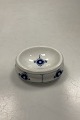 Danam Antik 
præsenterer: 

Royal 
Copenhagen 
Musselmalet 
Riflet Saltskål 
No 195