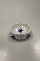 Danam Antik 
præsenterer: 

Royal 
Copenhagen 
Musselmalet 
Riflet Saltskål 
No 195
