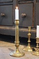 K&Co. 
præsenterer: 

Gammel 
lysestage i 
messing fra 
sidst i 1800 
tallet med en 
fin patina...