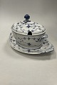 Danam Antik 
præsenterer: 

Royal 
Copenhagen 
Musselmalet 
Riflet oval 
terrin No 214 
med underfad 
217