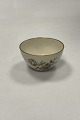 Danam Antik 
præsenterer: 

Royal 
Copenhagen 
Frijsenborg 
Lille Skål No 
1678