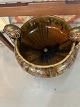 Stentoft Antik 
præsenterer: 

Majolica 
-Keramik 
glaseret 
lertøj 
H 31 cm 
B 29 cm 
fra 1940