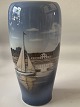 Antik Huset 
præsenterer: 

Vase med 
Sejlskib.
Royal 
Copenhagen RC 
nr. 4468