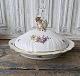 Karstens Antik 
præsenterer: 

Royal 
Copenhagen Fuld 
Saksisk Blomst 
stort lågfad 
no. 1733