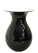 Sus Antik 
præsenterer: 

Sort Shape 
vase, 
Holmegaard