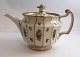 Lundin Antique 
præsenterer: 

Royal 
Copenhagen. 
Henriette. 
Tekande. Model 
444-8503. Højde 
13 cm. (1 
sortering).