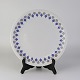 Kinnerup Antik 
& Porcelæn 
præsenterer: 

Lyngby 
flad tallerken
137
Dråbe
24,5 cm