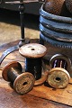 K&Co. 
præsenterer: 

3 
dekorative 
gamle vintage 
garntrisser med 
sytråd med en 
super fin 
patina. Bare 
fine som ren 
...