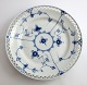 Bing & Grondahl. Blau. Früstücksteller mit durchbrochener Kante. Modell 326.6. 
Durchmesser 21,5 cm. (1 Wahl).