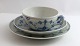 Bing & Grondahl. Blau. Teetasse/Untertasse und Kuchenteller mit durchbrochener 
Kante. Modell 473.6 + 616.6. Durchmesser des Kuchentellers 17,5 cm. (1 Wahl).