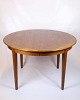 Osted Antik & 
Design 
præsenterer: 

Rundt 
Spisebord Med 
Tillægsplader - 
Teaktræ - Dansk 
Design - 
1960erne
