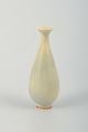 L'Art 
præsenterer: 

Berndt 
Friberg, vase 
af stentøj, 
studio hand for 
Gustavsberg.