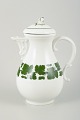 L'Art 
præsenterer: 

Meissen, 
kaffekande med 
låg, stel 
Vine-Leaf 
Pattern, 
“Voller grüner 
Weinkranz”