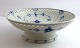 Lundin Antique 
præsenterer: 

Bing & 
Grøndahl. 
Blåmalet. Rund 
skål på fod med 
blondekant. 
Model 428.6 . 
Diameter ...
